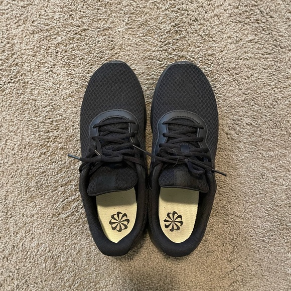 Nike shoes - black - men’s 12 - Picture 3 of 3